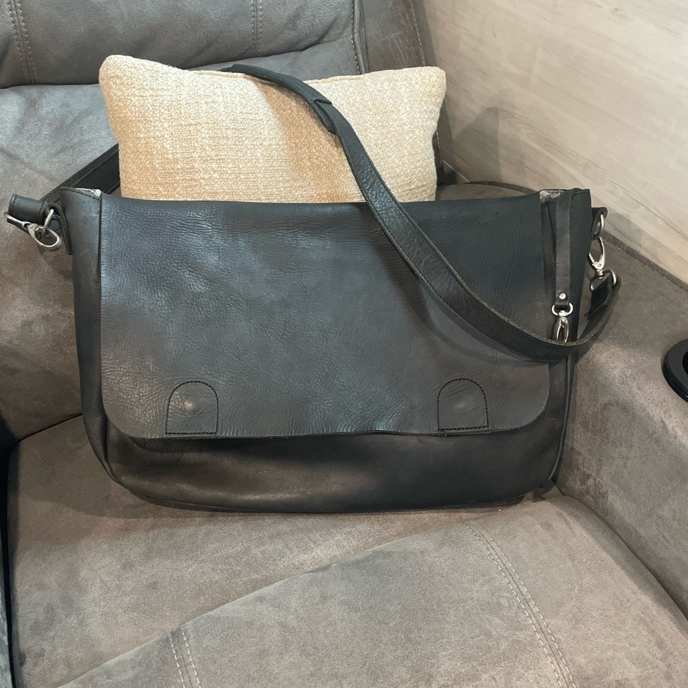 Duluth Trading Co Black Leather Messenger Bag